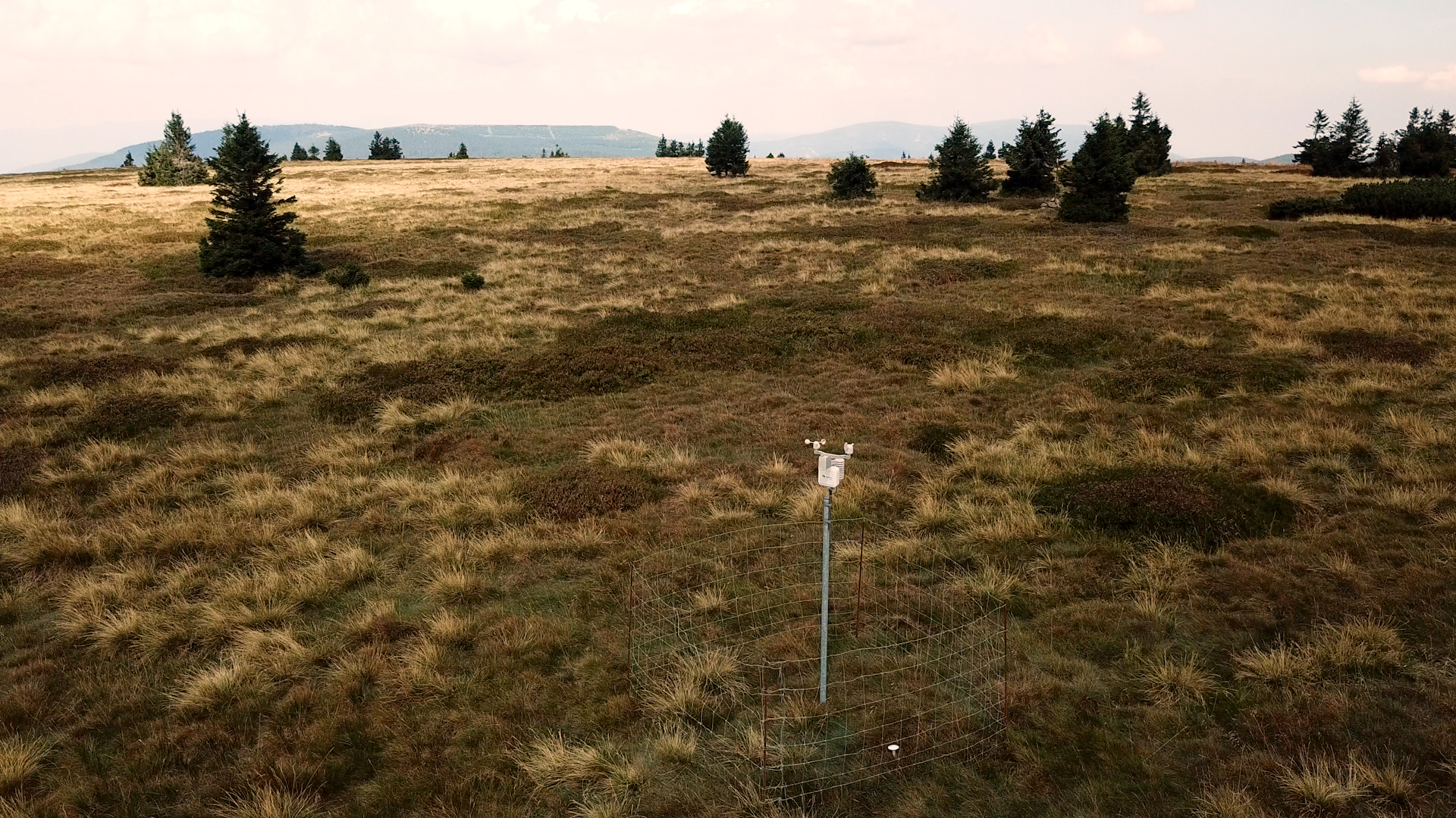 Reportáž ČT o výzkumu VÚKOZ: Chytré meteostanice v Jeseníkách